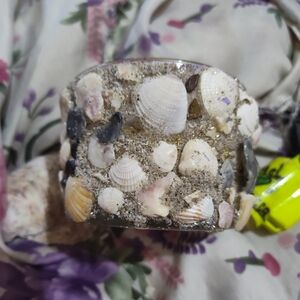 Seashell candle holder